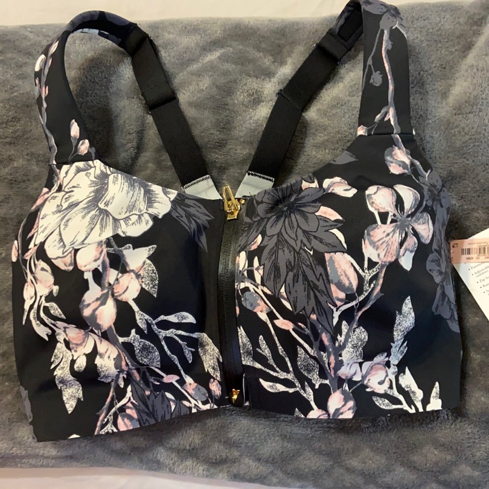 Victoria’s Secret maximum support sports bra.